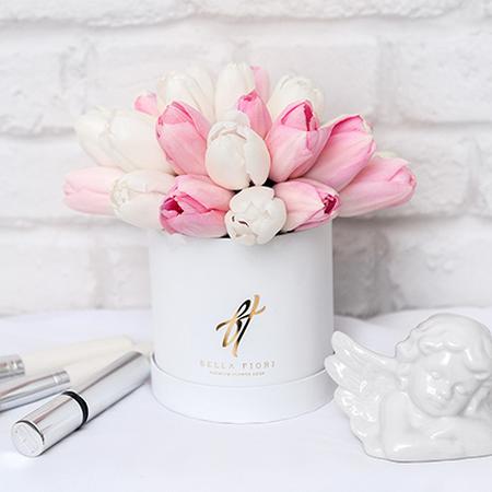 Белые и розовые тюльпаны в коробке Baby