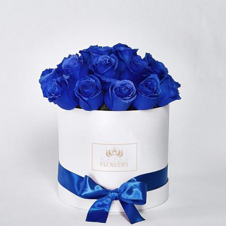 Букет "25 синих роз в белой шляпной коробке"
